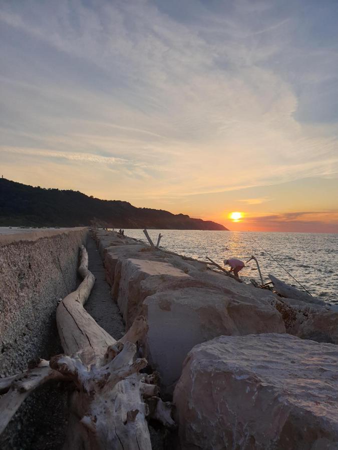 Apartmán Casa Baia Flaminia Pesaro Exteriér fotografie